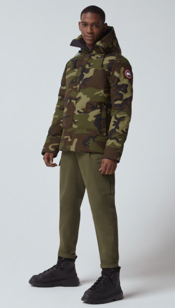 Jaket parka dengan motif army